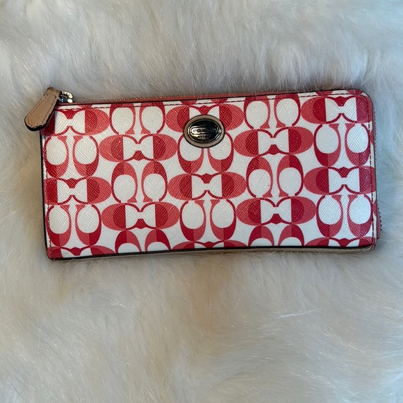 Women’s Coach Pink Signature Wallet with zipper closure. Like new - Picture 1 of 8